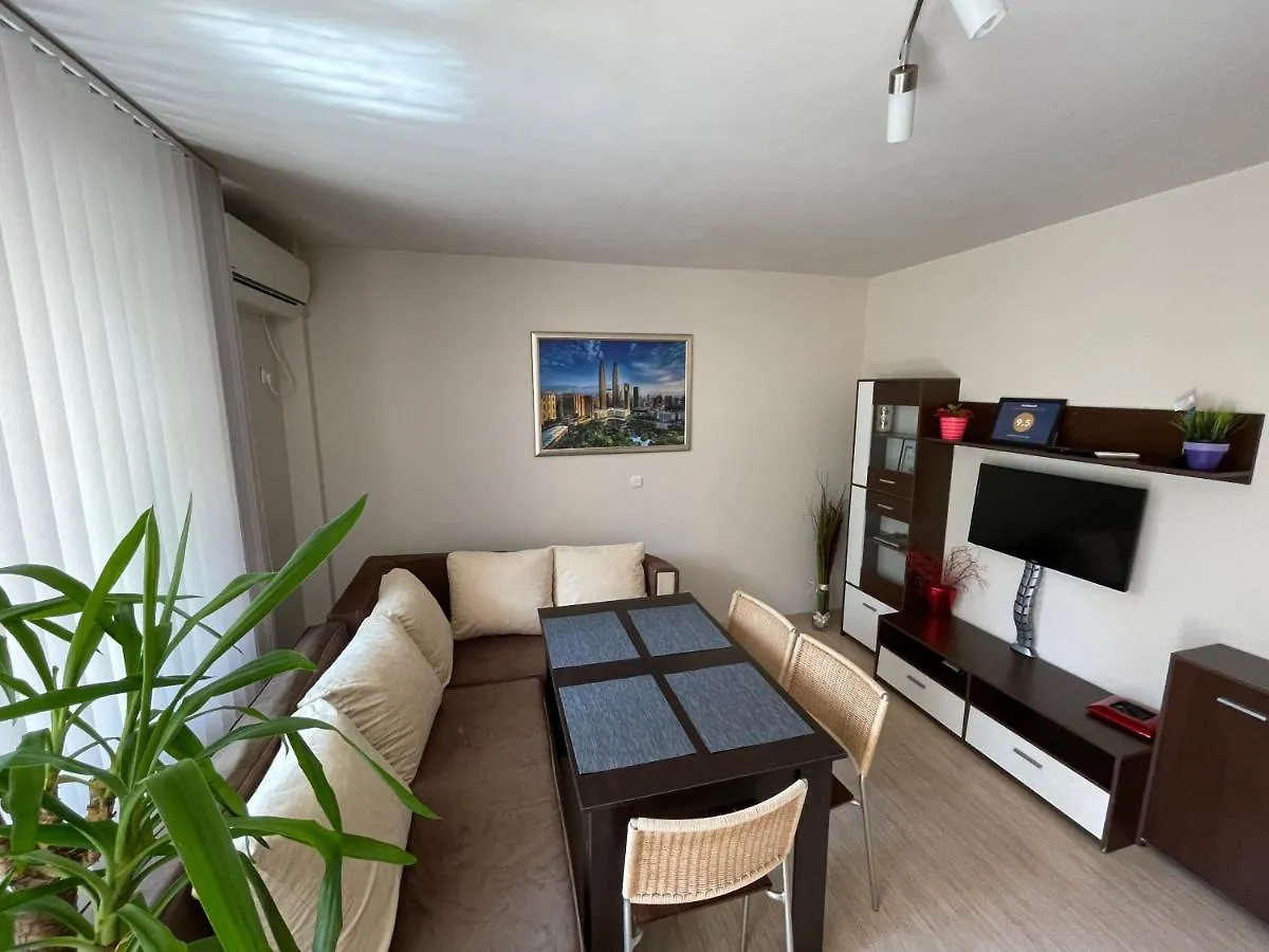Apartment George بورغاس