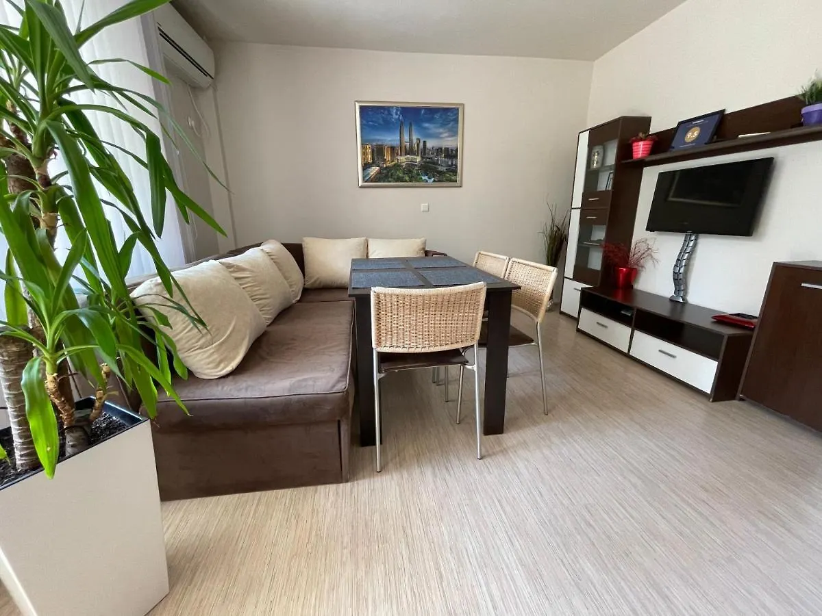 Apartment George بورغاس