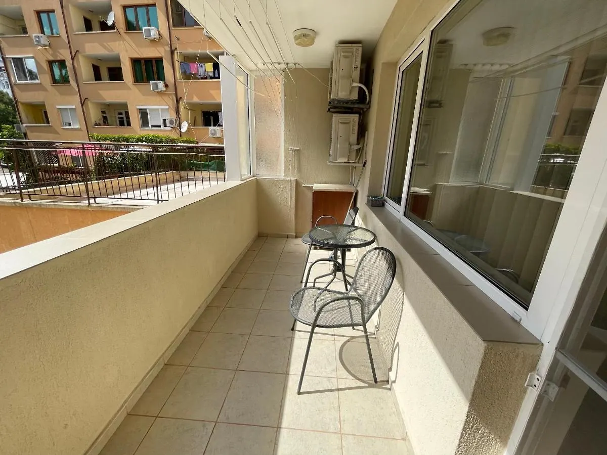 Apartment George بورغاس
